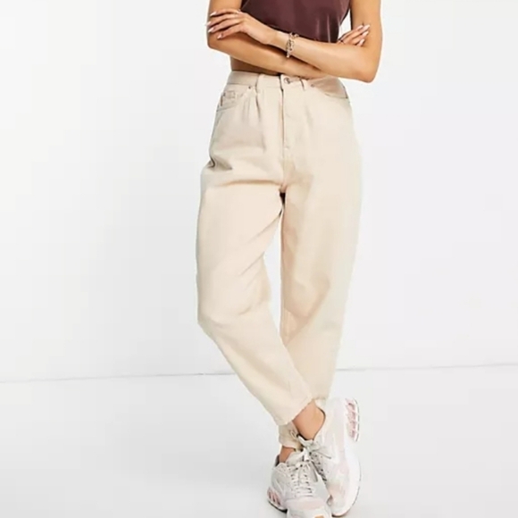 Misguided Hi-Waist Ecru Cropped Jeans - Picture 1 of 7